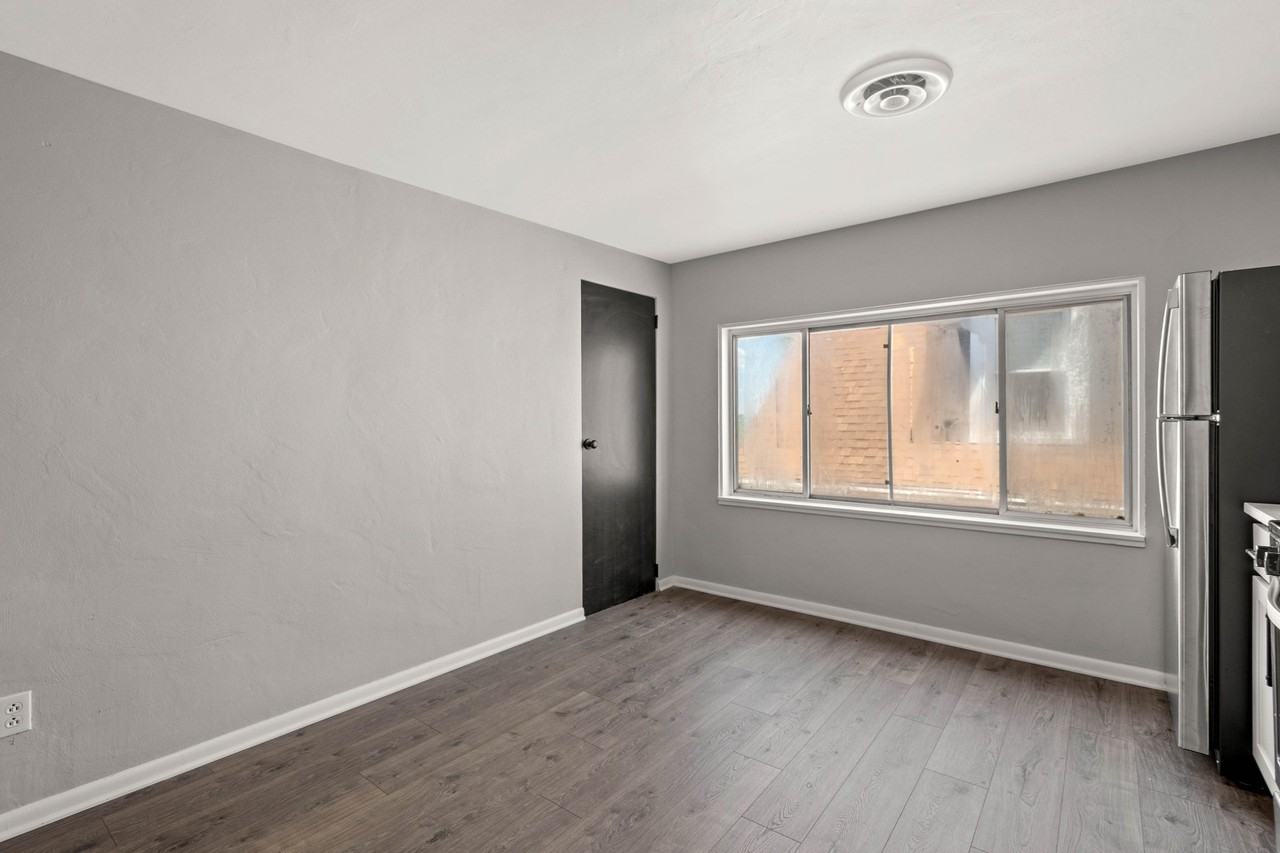 1025 Brownsville Rd #4 - Photo 5 of 12