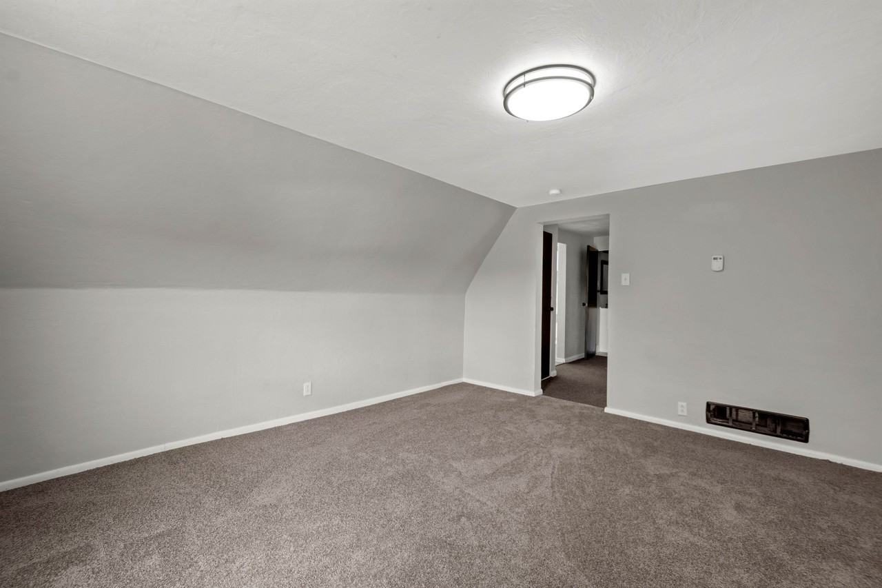 1025 Brownsville Rd #4 - Photo 6 of 12