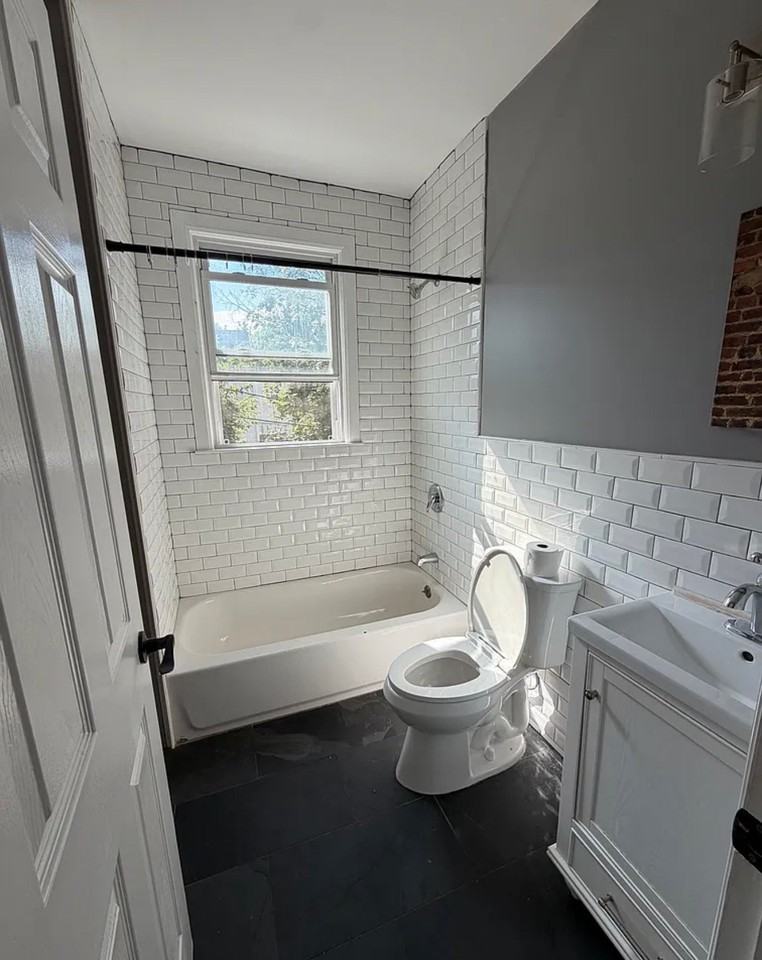 1056 Hunterdon St - Photo 5 of 15