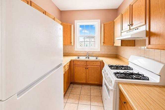 544 Plymouth Ave - Photo 5 of 10
