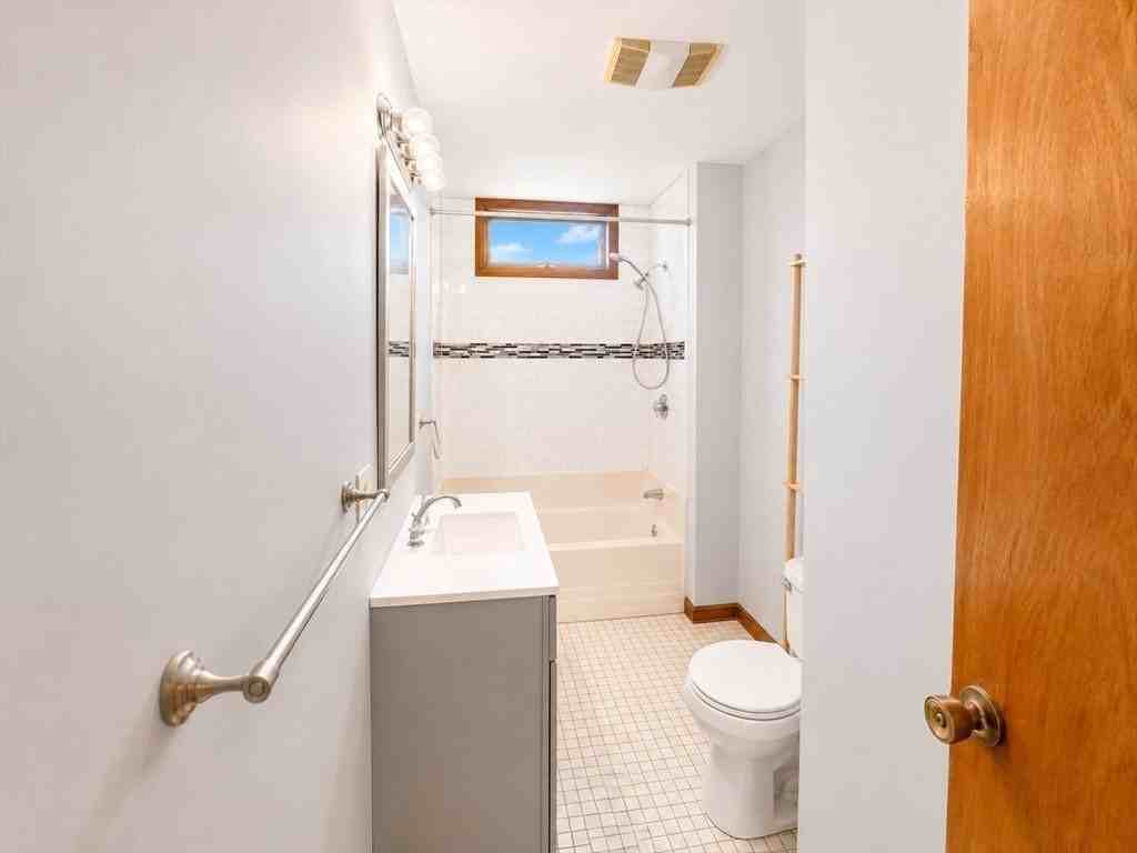 544 Plymouth Ave - Photo 7 of 10