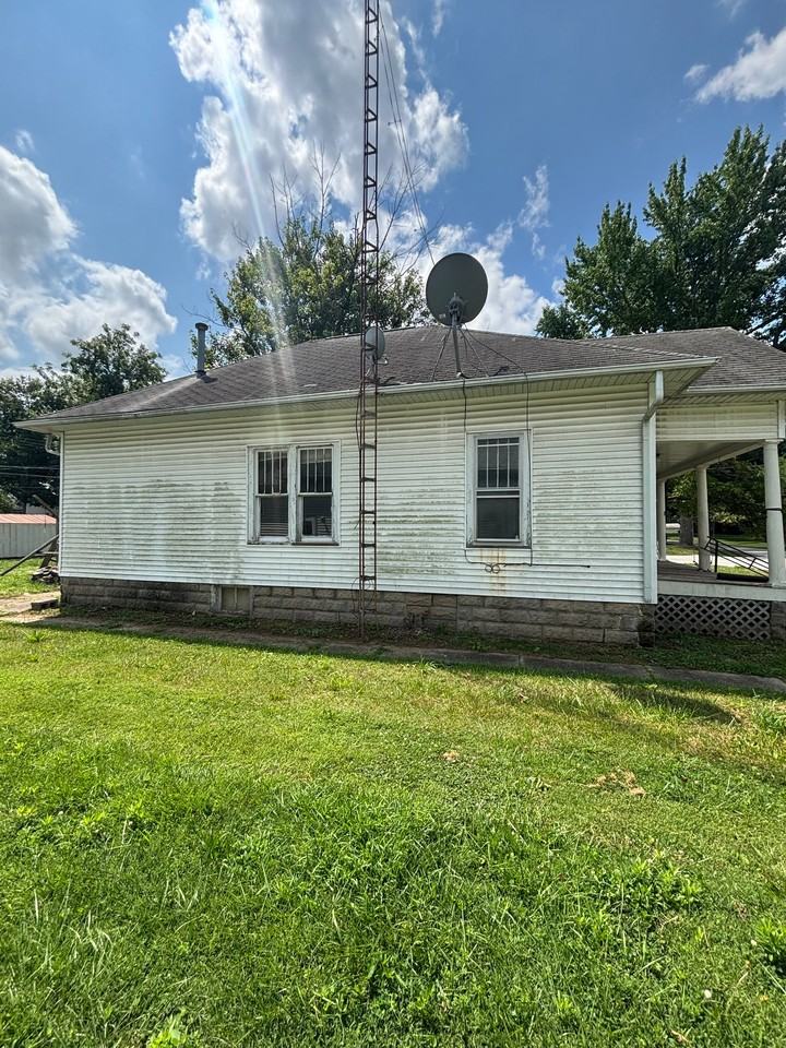 435 S Cedar St - Photo 3 of 14