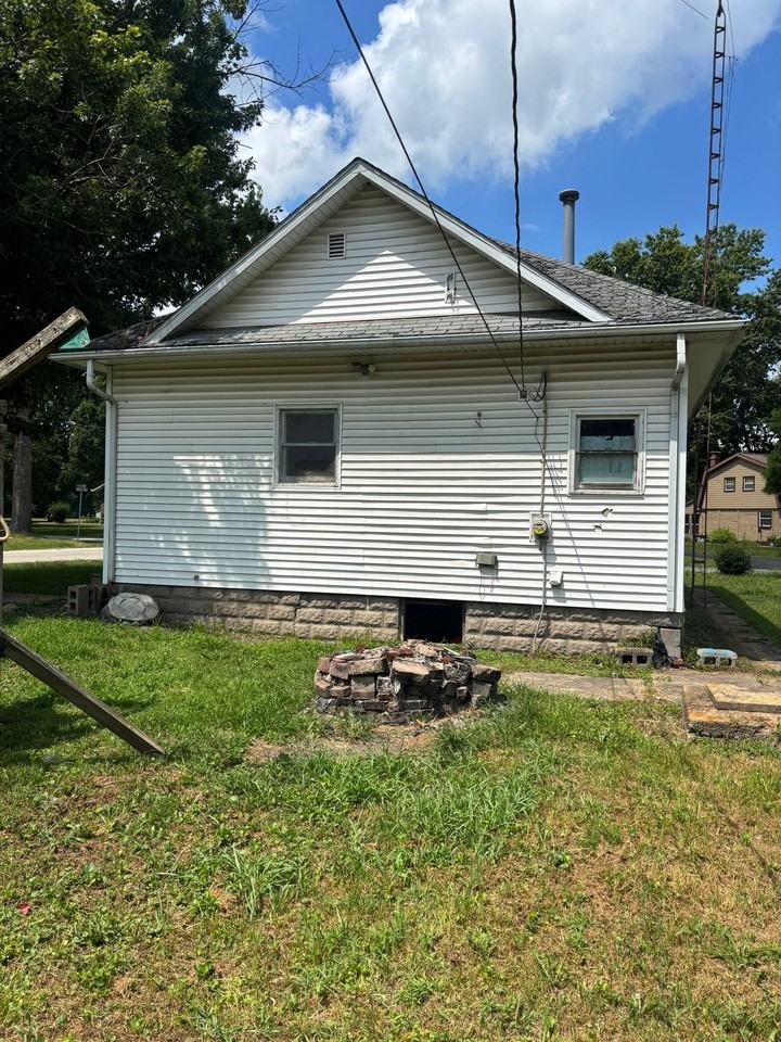 435 S Cedar St - Photo 4 of 14