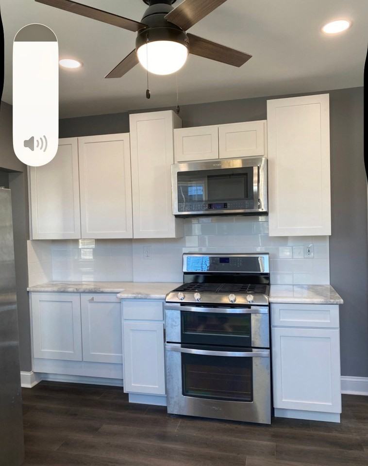 1834 W 11th St - Photo 2 of 4