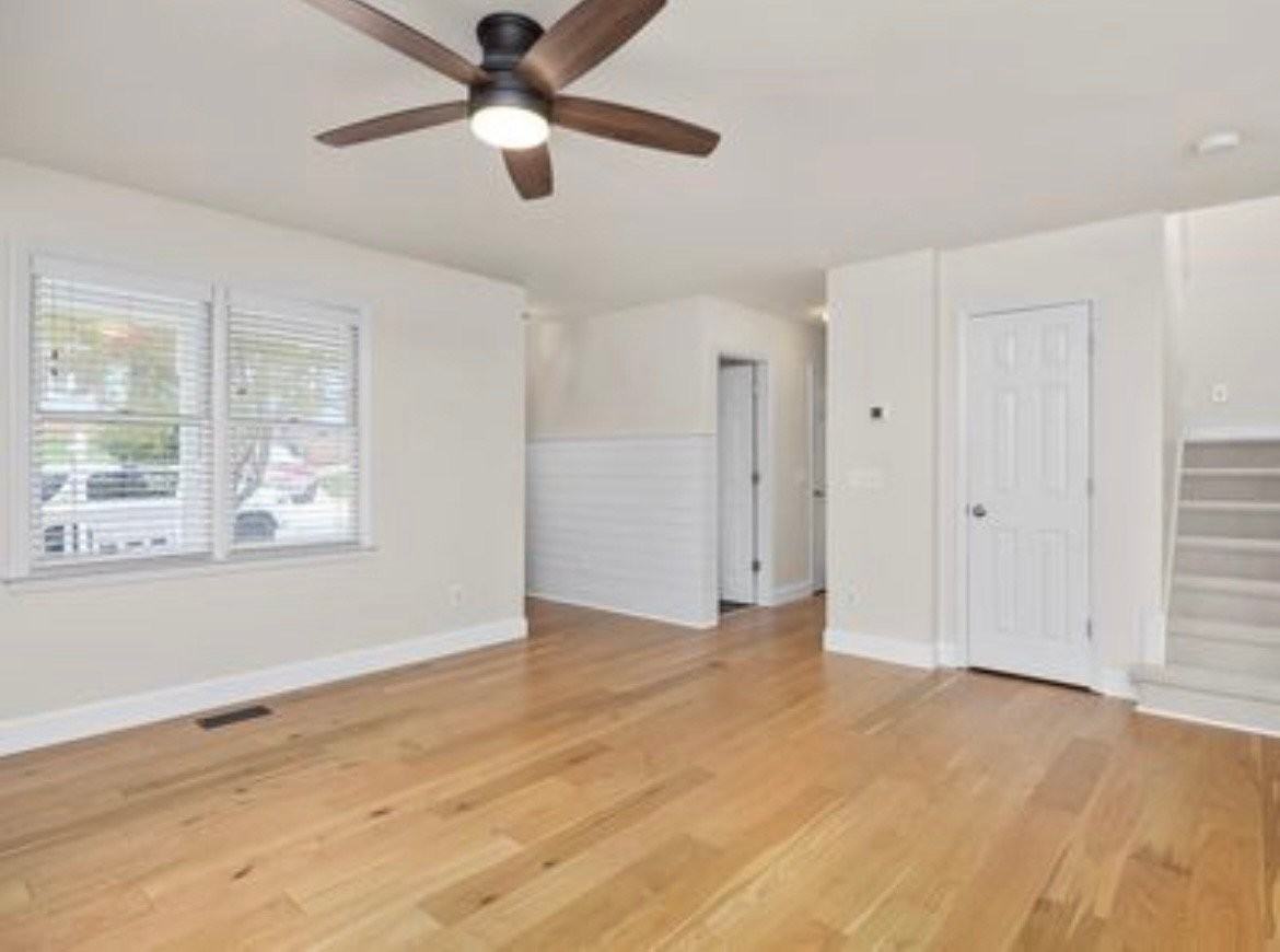 2112 Leadenhall Way - Photo 3 of 20
