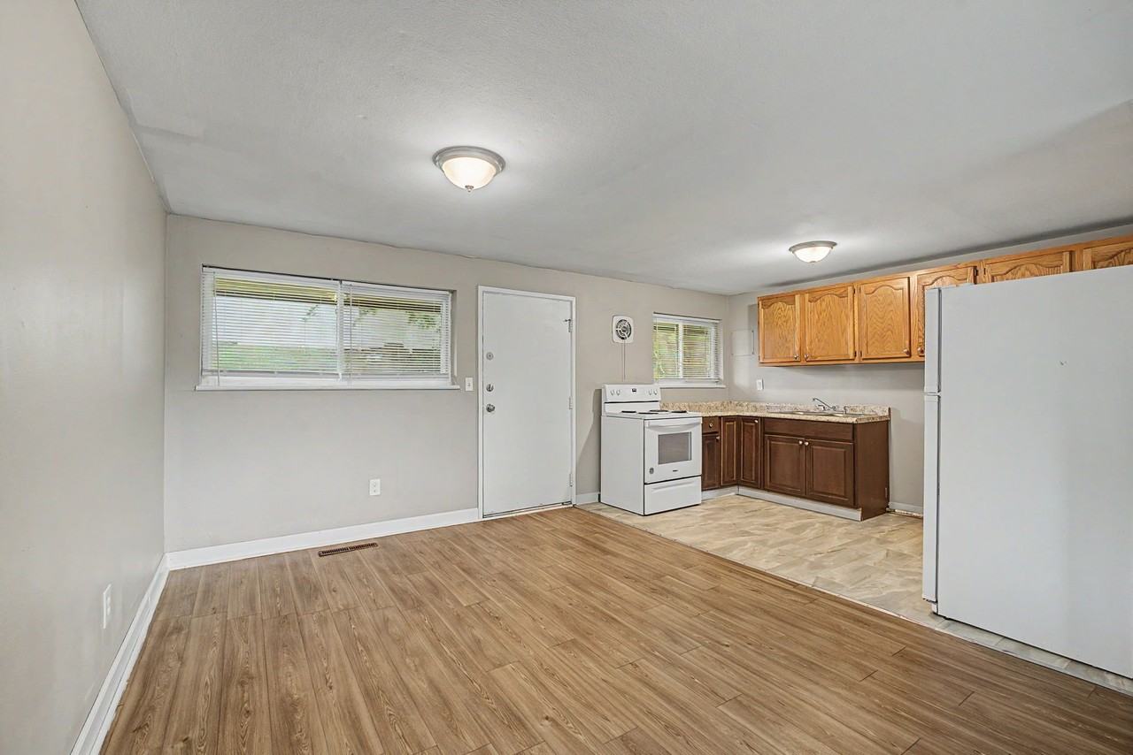 4606 Winchester Dr - Photo 3 of 8