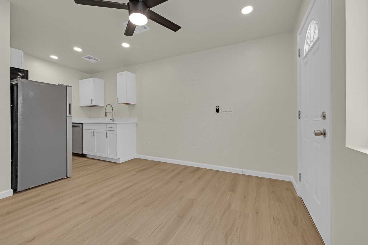207 E Valeska Rd - Photo 6 of 12