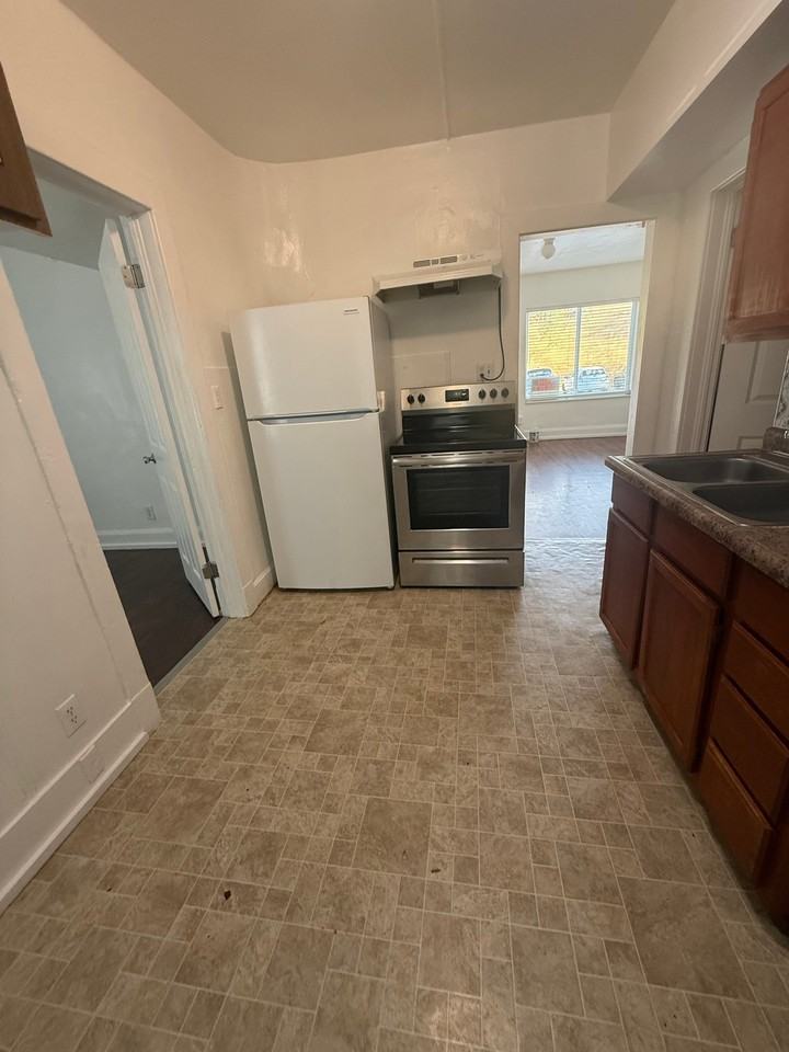 216 W Fayette Ave - Photo 3 of 14