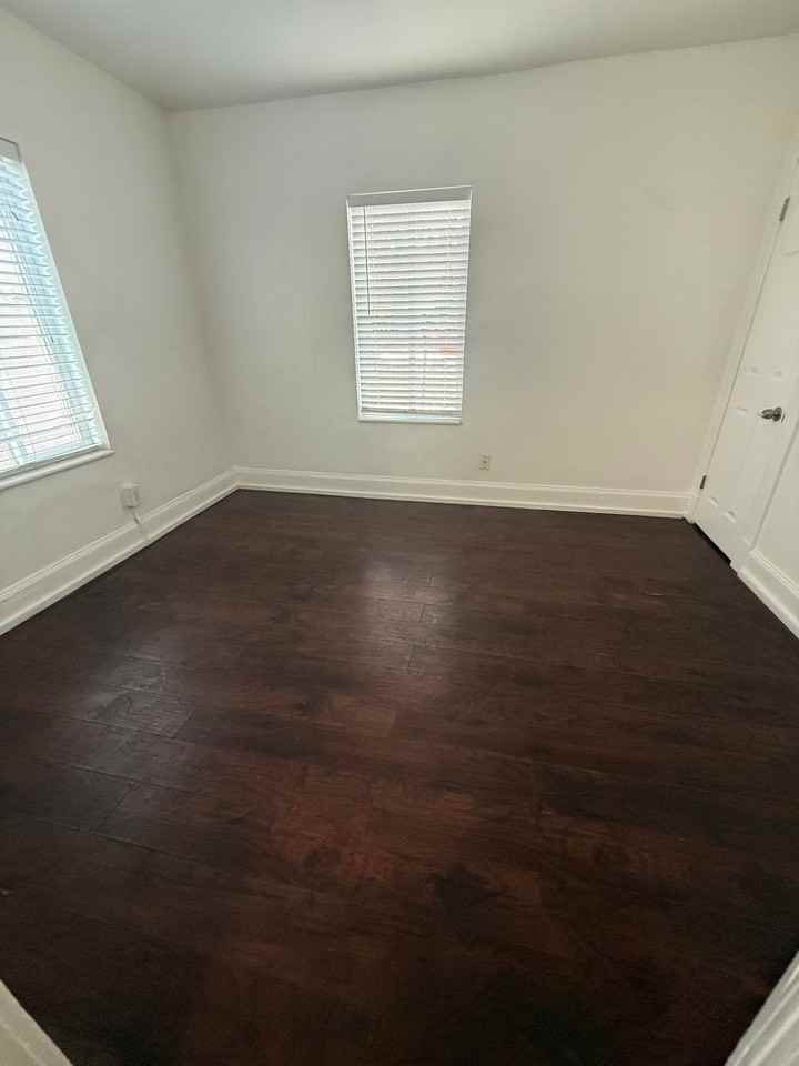 216 W Fayette Ave - Photo 4 of 14