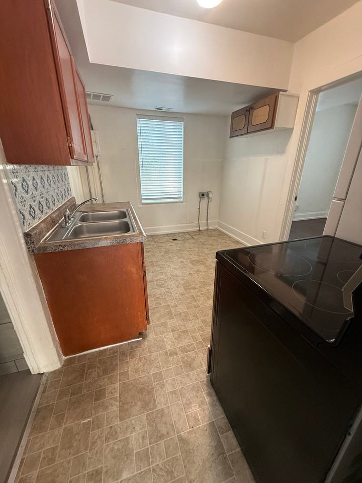 216 W Fayette Ave - Photo 6 of 14