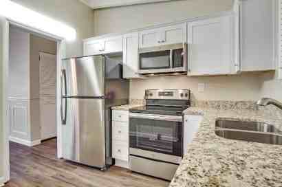1539 Belva Ave - Photo 2 of 6
