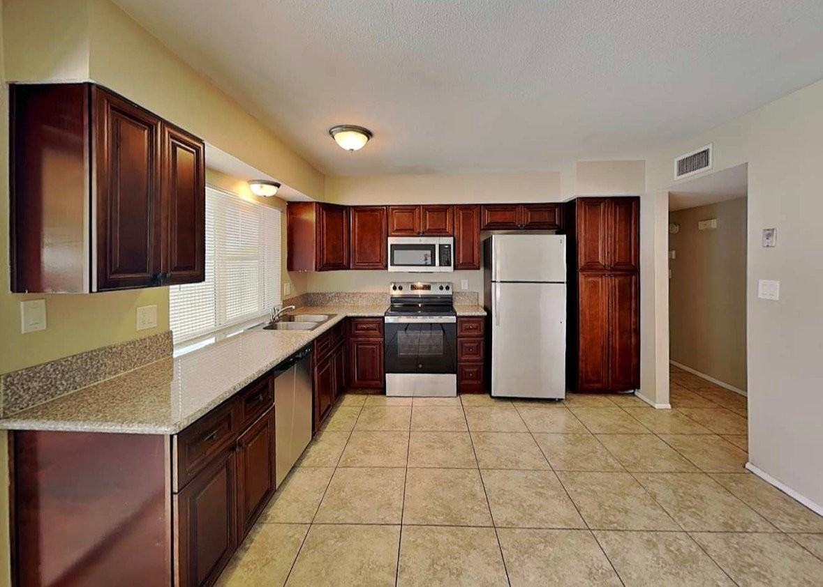 4138N N 81st Ave - Photo 2 of 7