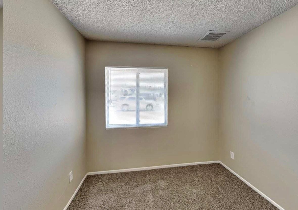 4138N N 81st Ave - Photo 3 of 7