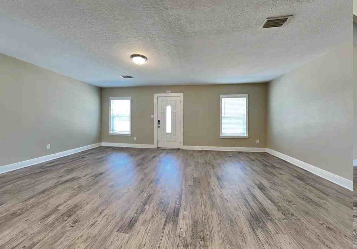 724 Clayton St - Photo 2 of 7