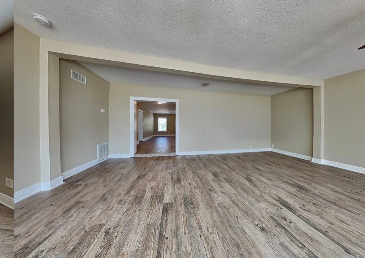 724 Clayton St - Photo 3 of 7