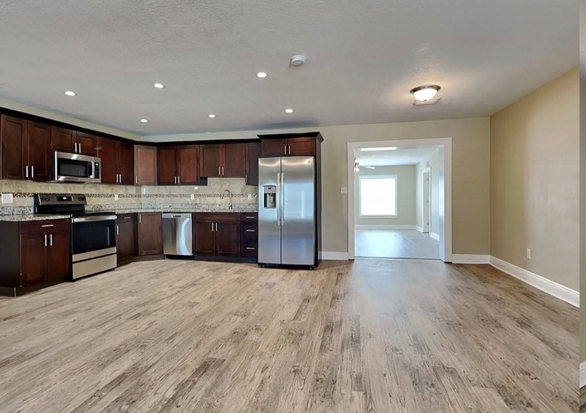 724 Clayton St - Photo 4 of 7