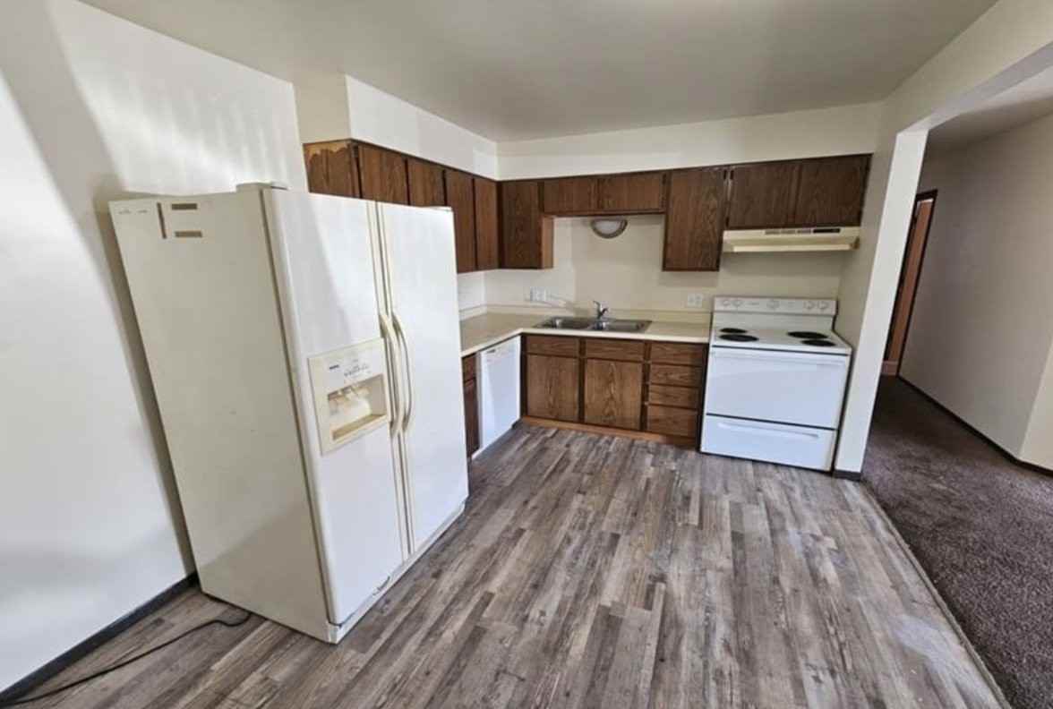 820 Edgebrook Dr - Photo 3 of 7