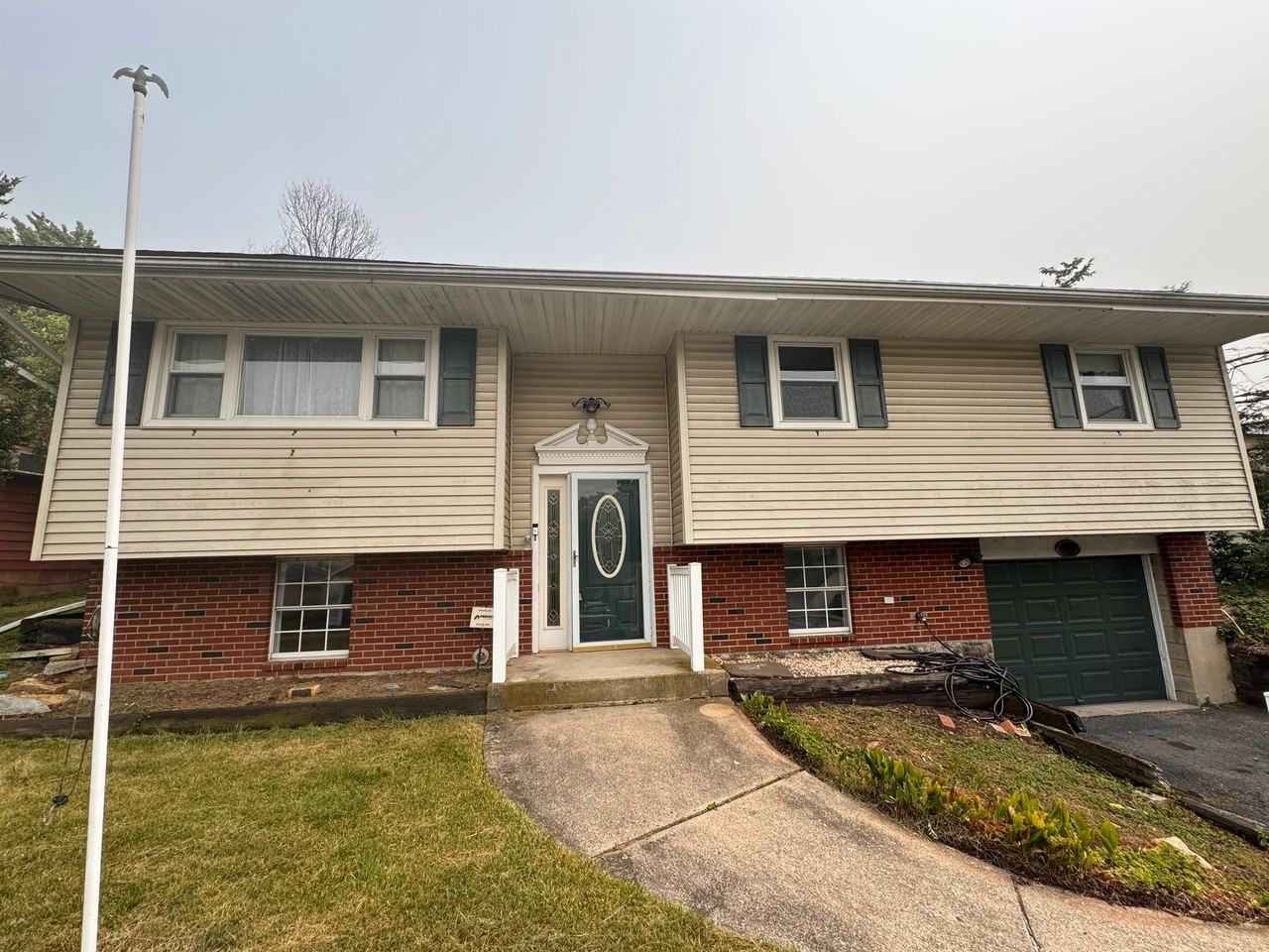 443 Bath Ave - Photo 3 of 20
