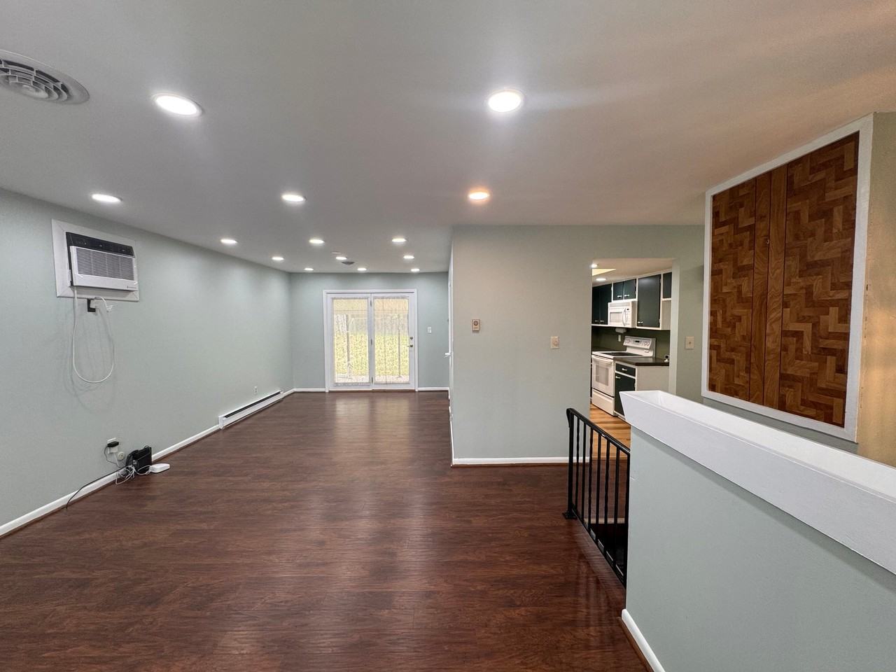 443 Bath Ave - Photo 4 of 20