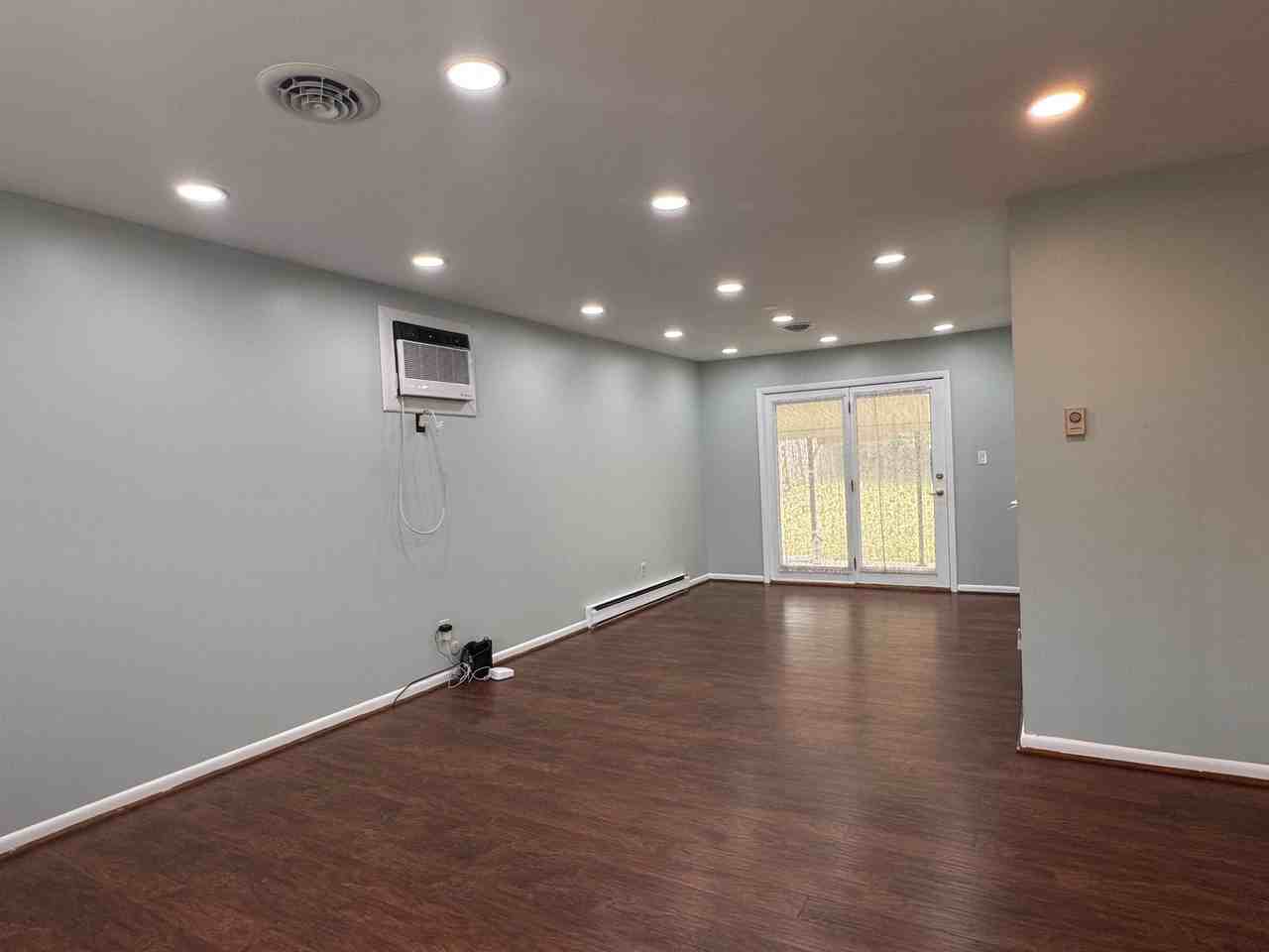 443 Bath Ave - Photo 5 of 20