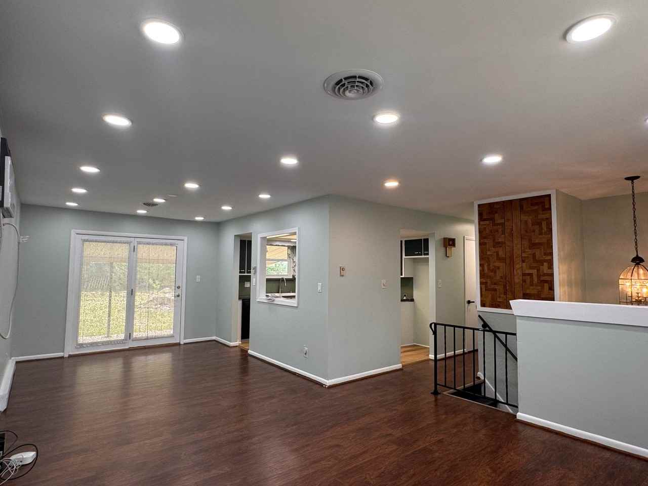 443 Bath Ave - Photo 6 of 20