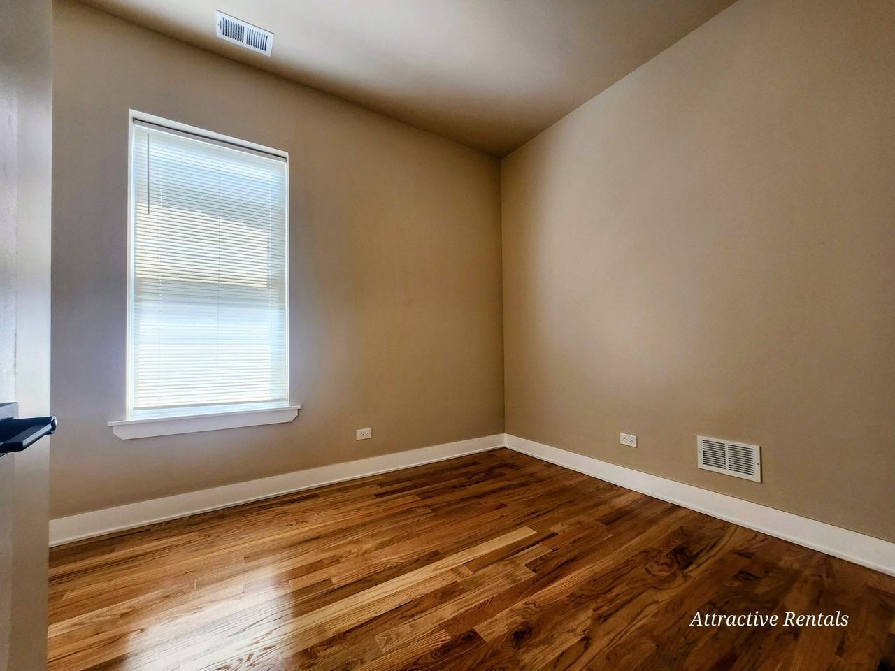 6343 S Elizabeth St - Photo 7 of 14