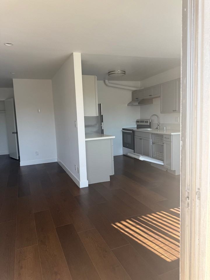 1551 S Sherbourne Dr #303 - Photo 7 of 16