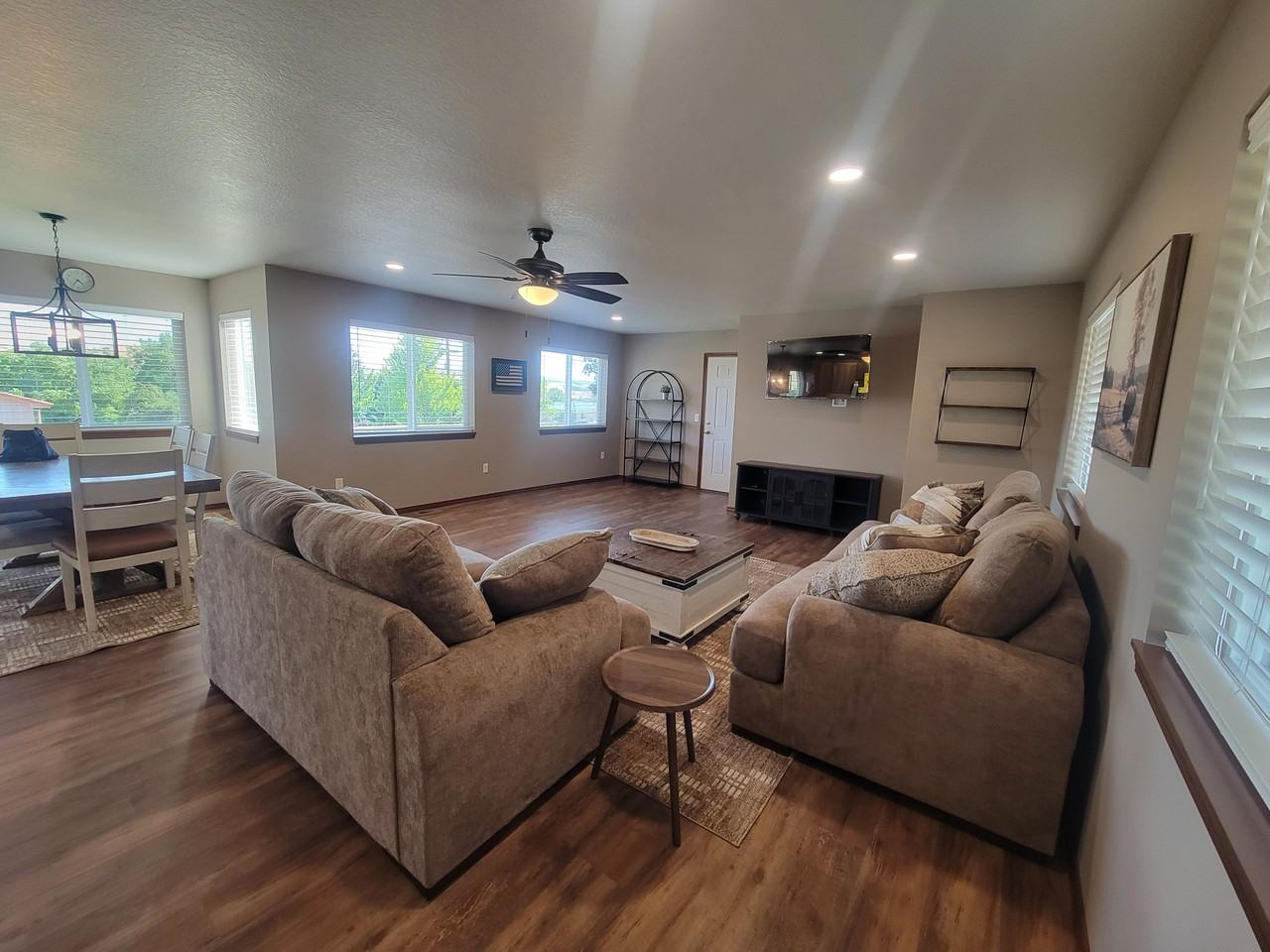 275 Nw 6th St #1 - Photo 4 of 15
