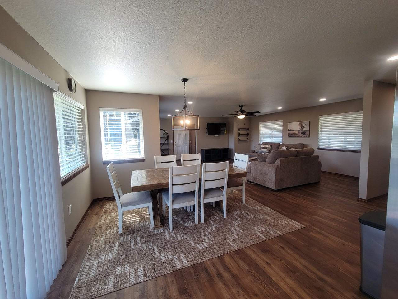 275 Nw 6th St #1 - Photo 5 of 15