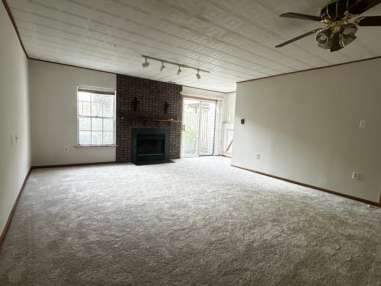 2558 Ambling Cir - Photo 2 of 14