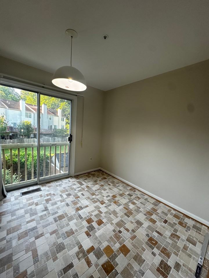 2558 Ambling Cir - Photo 7 of 14