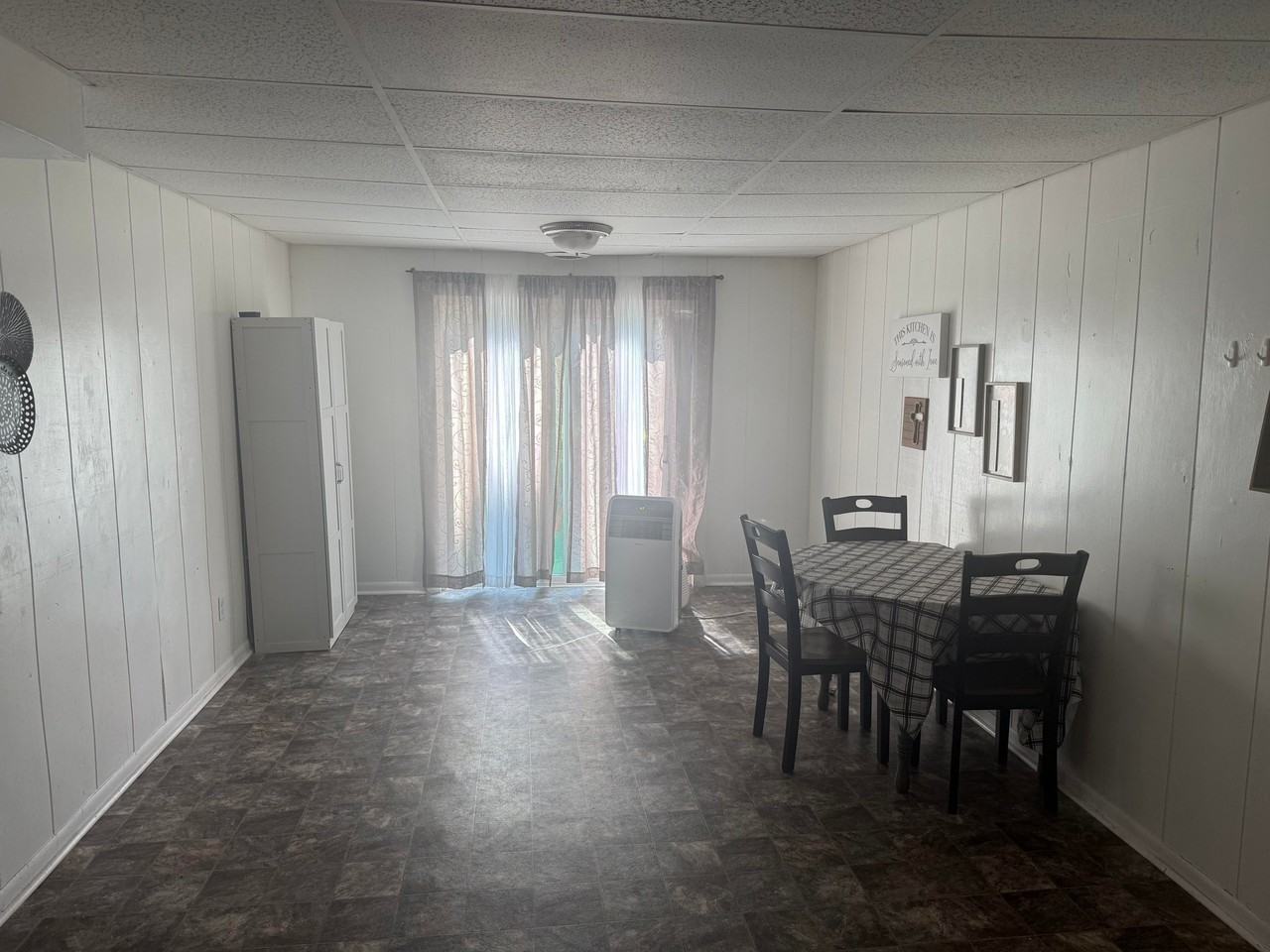 1057 N Ohio St - Photo 5 of 8