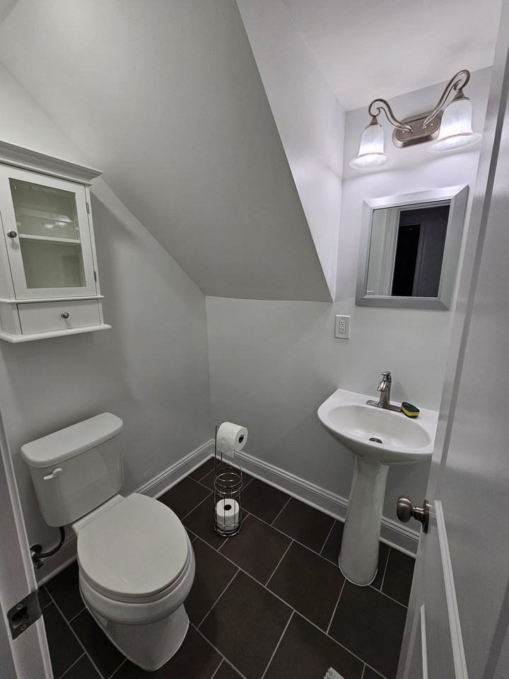 2402 Parkers Ln - Photo 5 of 10