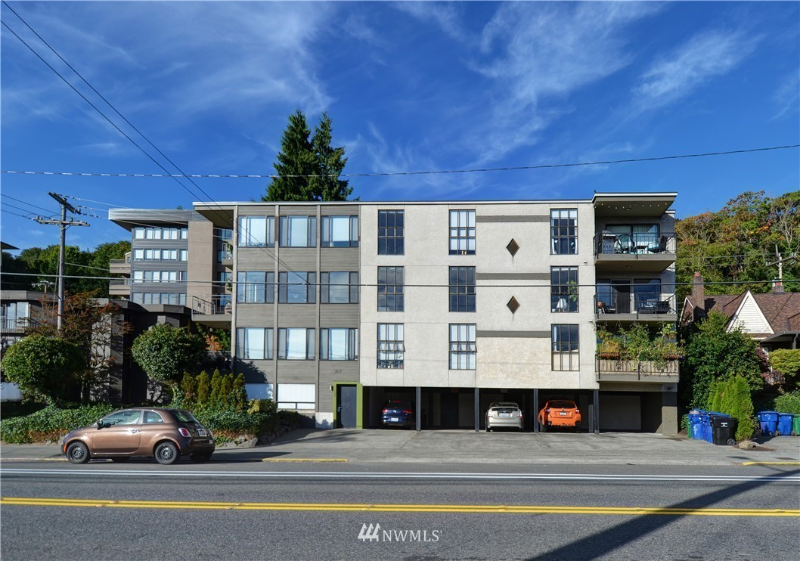 2117 Dexter Ave N #101