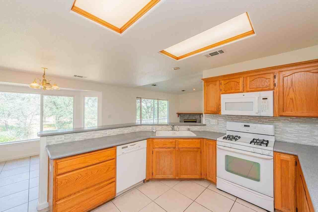188 Woodcliff Dr - Photo 7 of 47