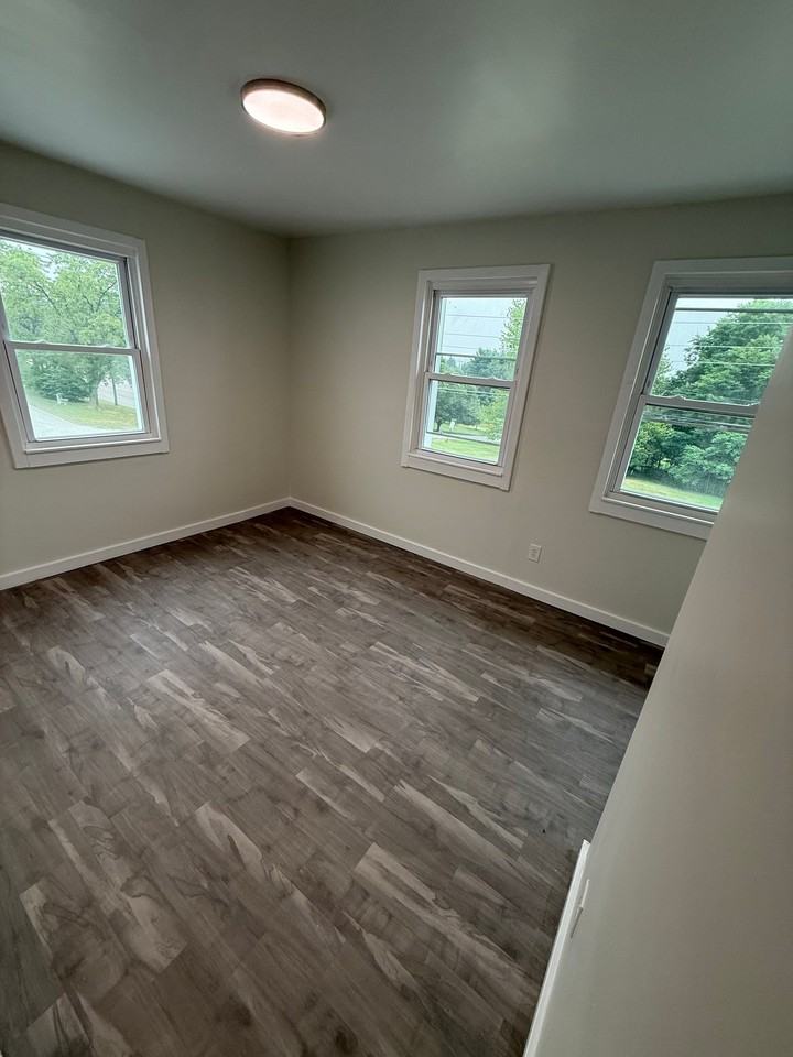 40 Maple Ln #4 - Photo 7 of 16