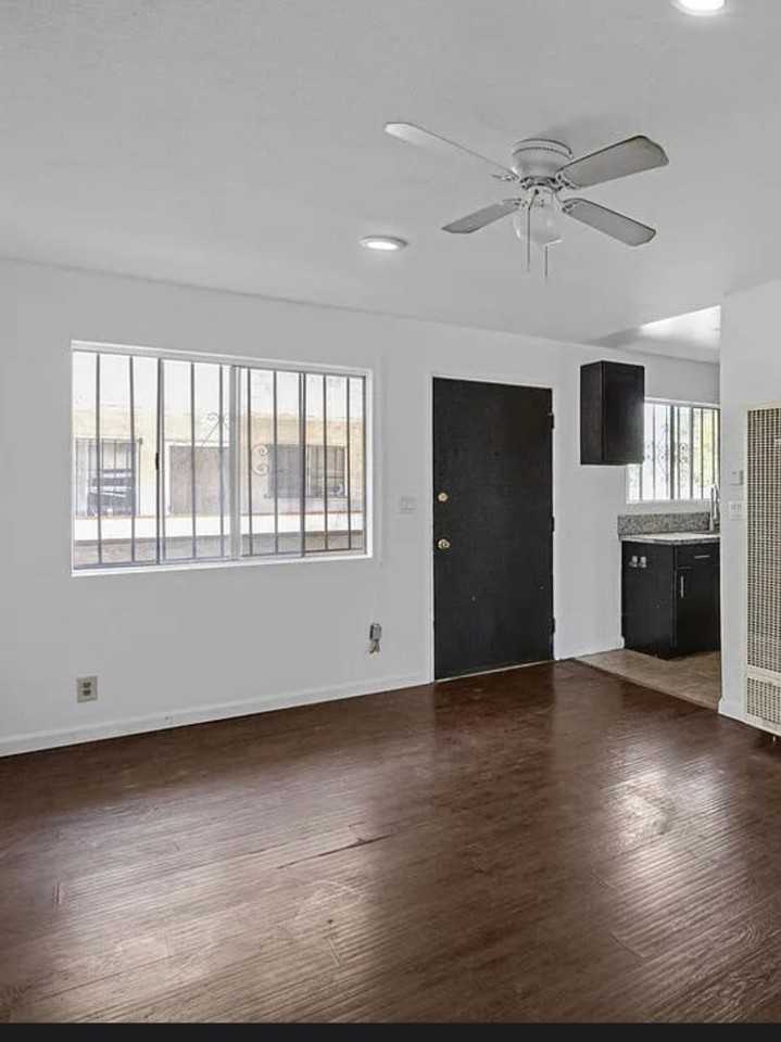 3401 N Figueroa St #13 - Photo 3 of 4
