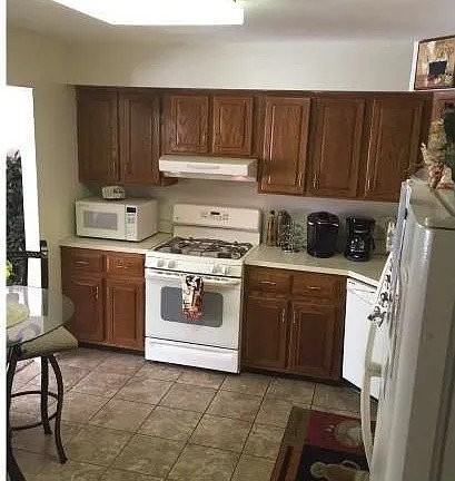 121 Lamplighter Ct - Photo 6 of 15