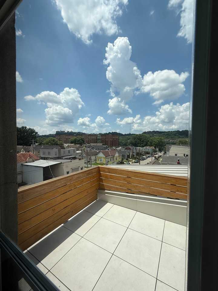 401 Fairfield Ave #4 - Photo 3 of 14