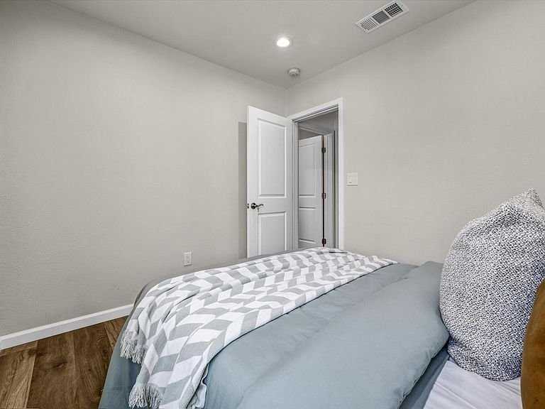 14431 Harvest Ave - Photo 3 of 14