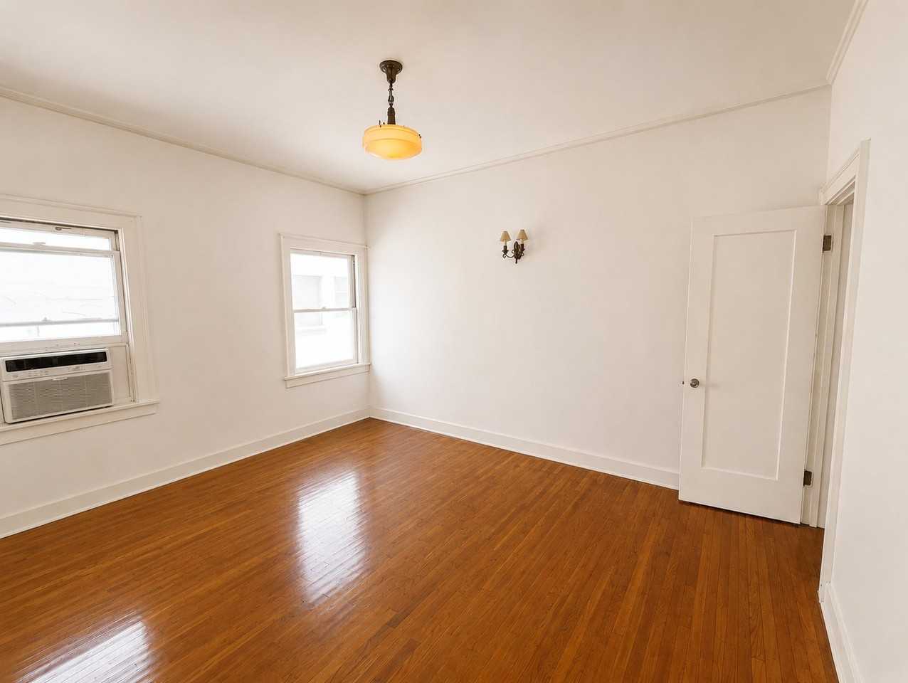 1935 N Vermont Ave #4 - Photo 6 of 17