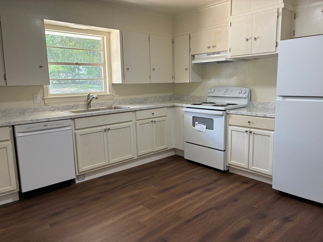 301 W College Ave - Photo 2 of 12