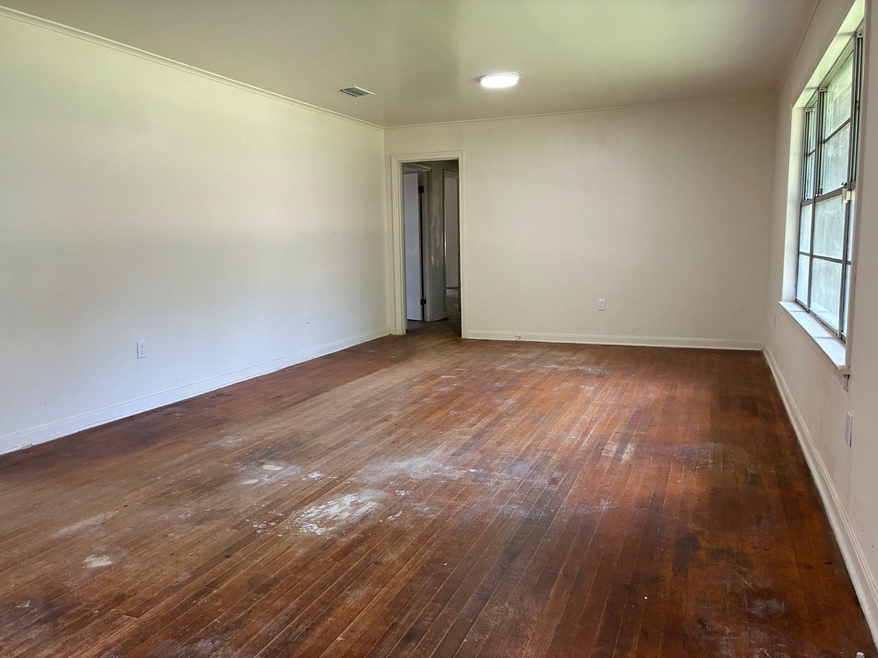 301 W College Ave - Photo 4 of 12