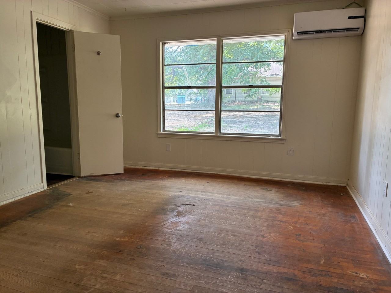 301 W College Ave - Photo 7 of 12