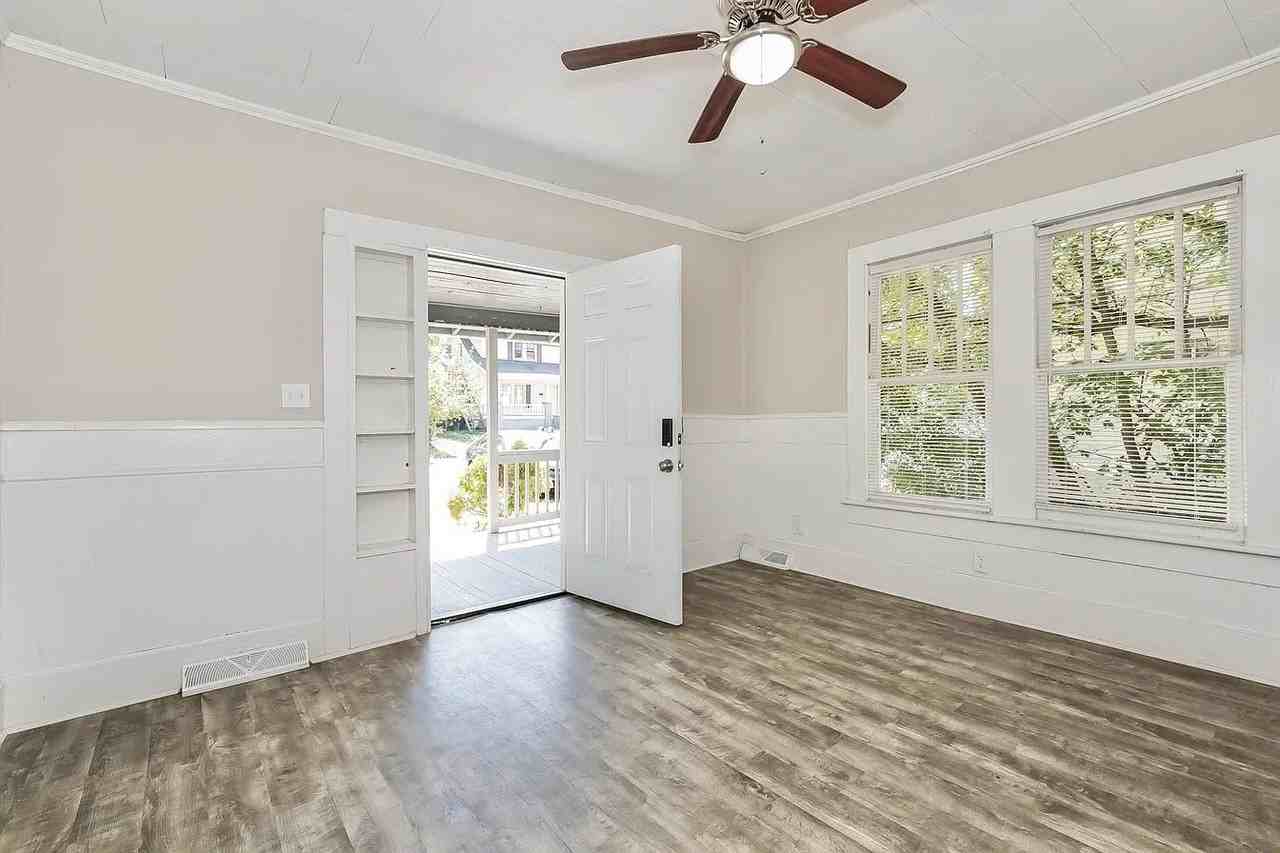 301 E Guilford St #1 - Photo 3 of 12