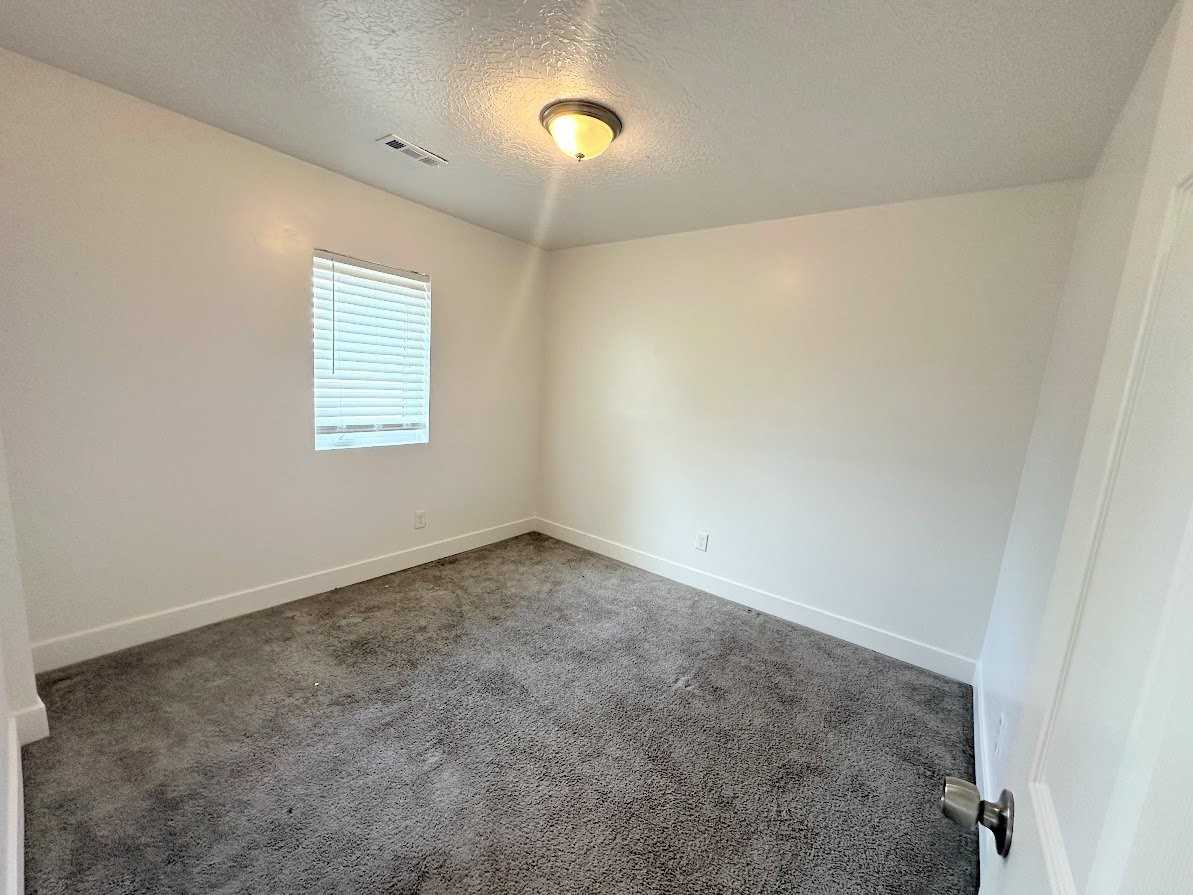 435 Sw #A - Photo 4 of 24