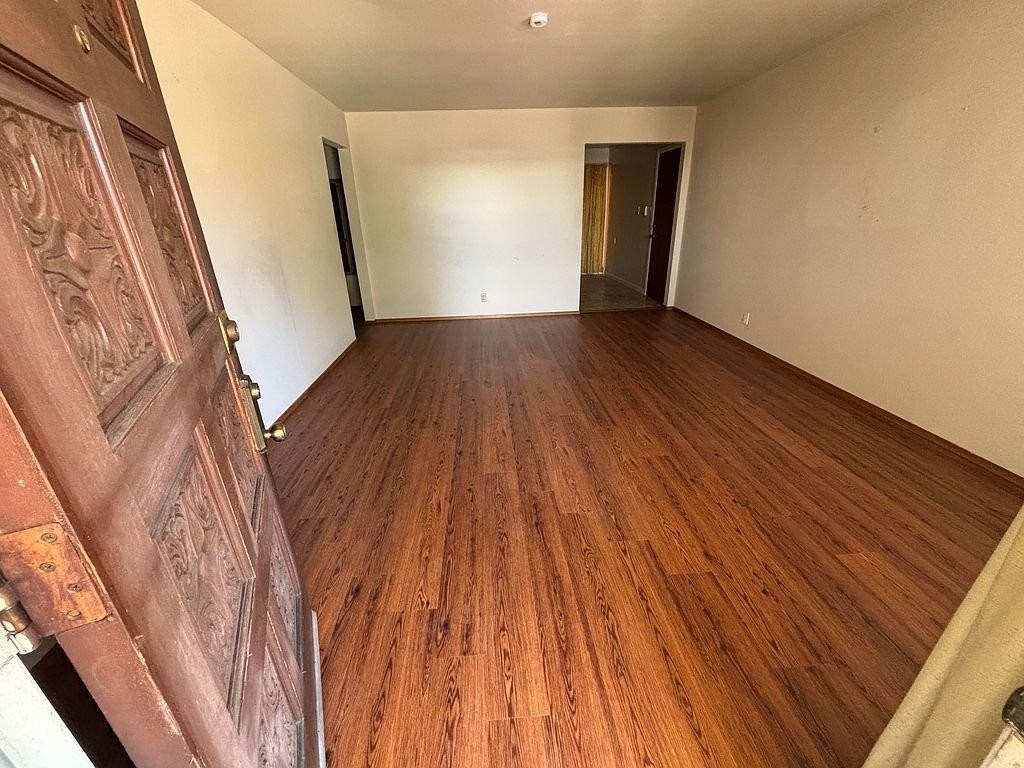 210 Benjamin Ave - Photo 4 of 9