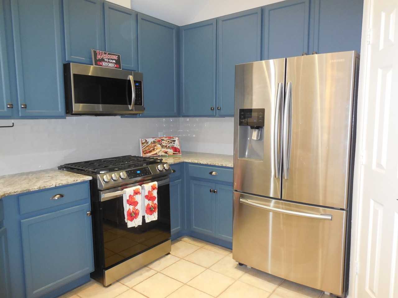 10523 N Newpark Dr - Photo 3 of 9
