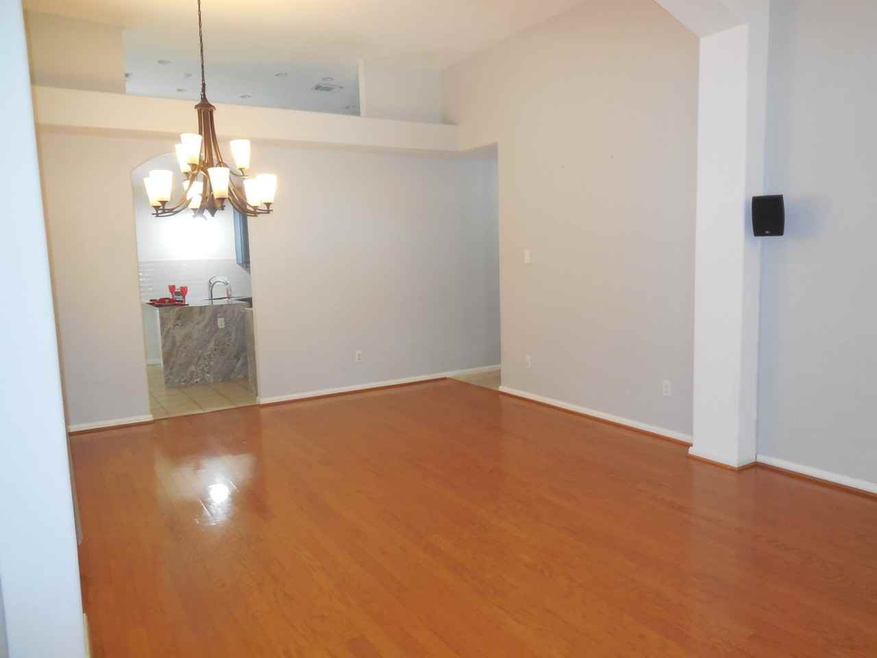 10523 N Newpark Dr - Photo 4 of 9