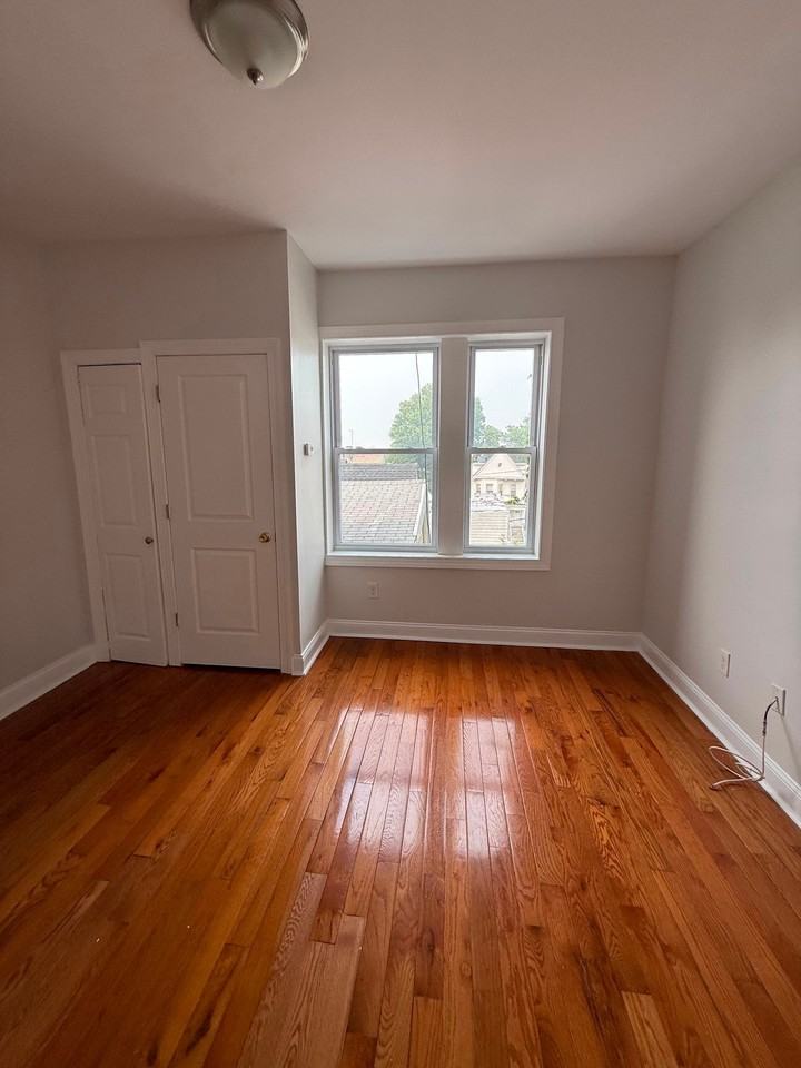 162 Bergen Ave - Photo 5 of 7